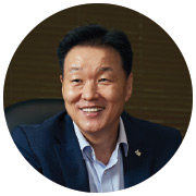 Фото Ли Гемуна, руководителя Корейского института развития финансовых услуг для населения и Комиссии по восстановлению кредитоспособности