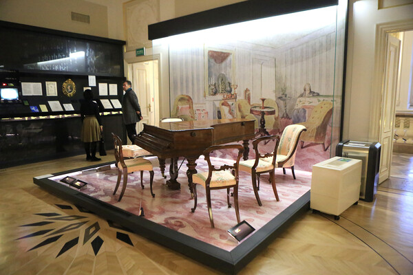 쇼팽 박물관 내부 포르테 피아노.
