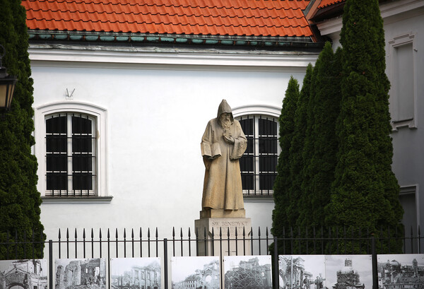 베네딕토 수도사 동상.