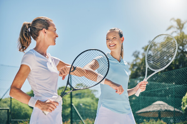 Теннис и гольф - виды спорта, связанные с высокой нагрузкой на локоть.