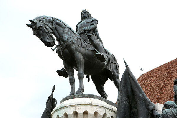 마티아스 코르비누스 동상.