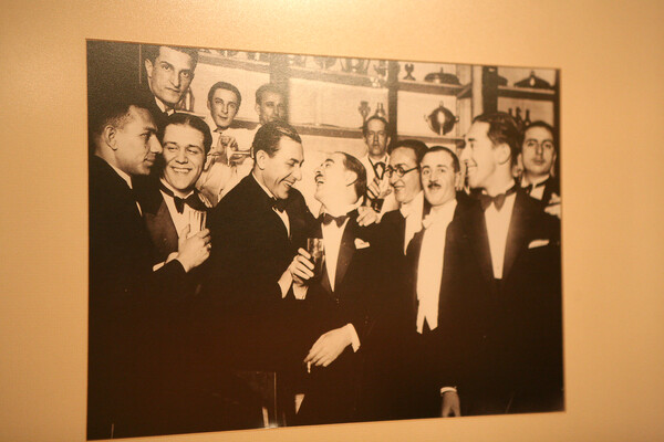 유명인들의 사진.