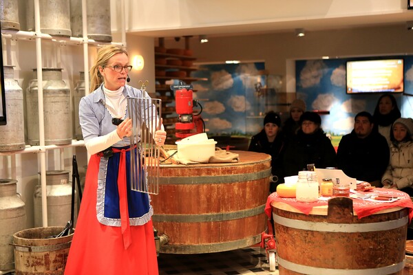 볼렌담 치즈 공장.