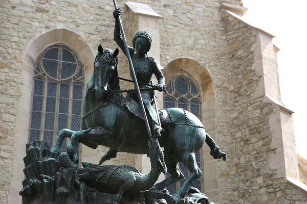 성 조지 청동상.