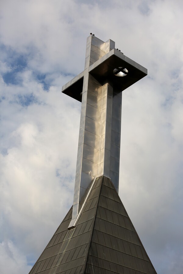 수감된 사람들을 기리는 십자가.
