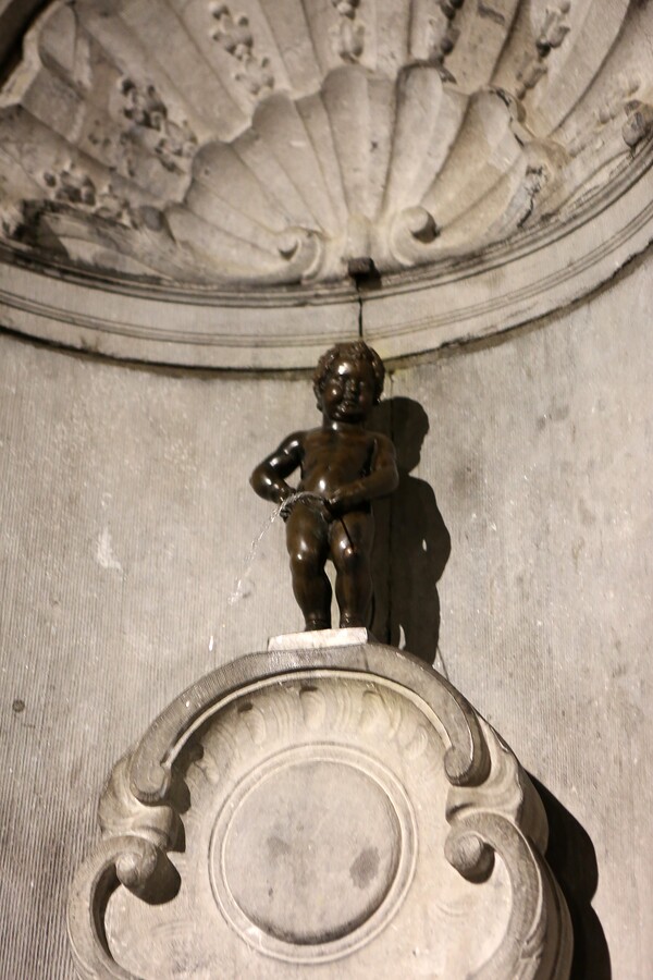 오줌싸개 소년 동상.