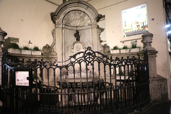 정면에서 바라본 오줌싸개 동상.