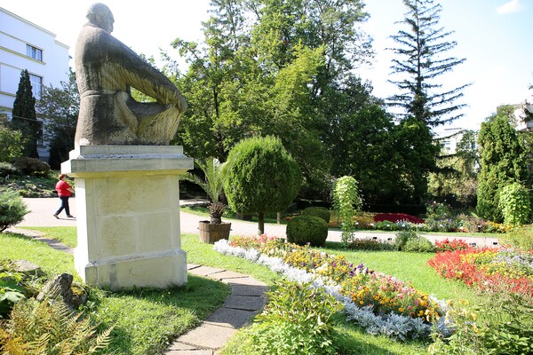 알렉산드루 보르자 동상.