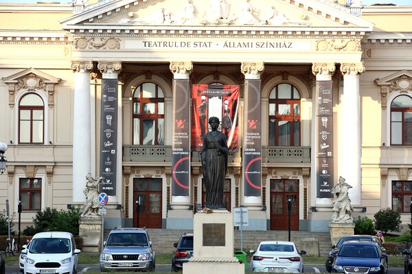 오라데아 국립 극장.