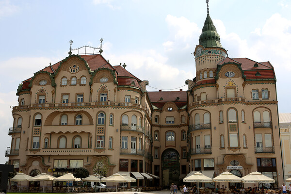 검은 독수리 궁전. 