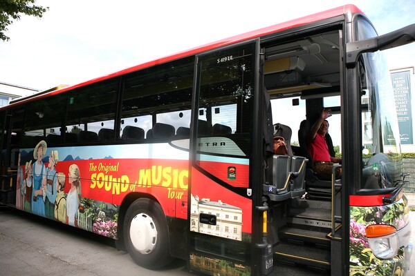 사운드 오브 뮤직 투어버스.