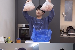 '<b>막창집 아들</b>' <b>이찬원</b> "1년 365일 운영… 양파 썰다 베인 손가락, 지금도...