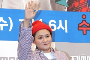 '전국노래자랑' 하차한 <b>김신영</b>, 급성후두염으로 라디오 생방송 <b>불참</b>