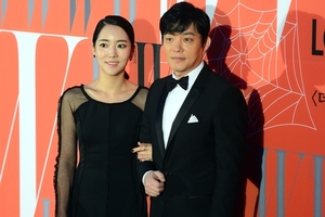 '<b>이범수</b>와 <b>파경</b>' <b>이윤진</b>, "기괴한 이중생활…딸은 출입 금지" 충격 폭로