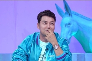 전현무, <b>홍주연</b>과 열애설도 모자라 3월 결혼설…어머니가 보인 반응 공...