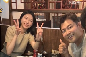 좋아하면 닮는다더니…전현무·<b>홍주연</b>, 데이트 사진 유출