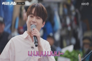 <b>이찬원</b>, '<b>방판뮤직</b>' 첫방부터 '시장 아이돌' 활약…전통시장 들썩