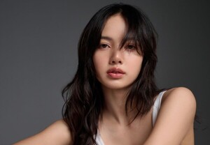<b>블랙핑크 리사</b>, 플리마켓 <b>수익금</b> 아프리카 니제르 주민·아동에 기부