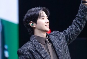 [포토뉴스] <b>이준호</b>에 도쿄가 '들썩'... '<b>태풍상사</b>' 드라마 <b>팬미팅</b> 현장 ...